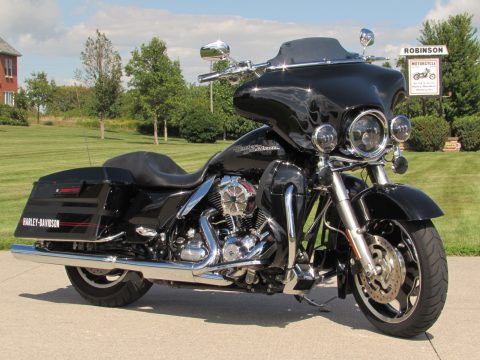 2012 Harley-Davidson Street Glide FLHX   - $7,000 in Options - ABS Brakes / Cruise - 103 Motor