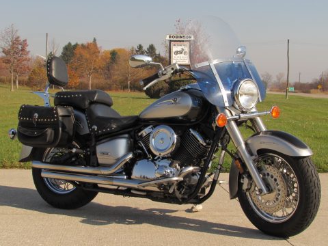 2004 Yamaha V-Star 1100 Classic  - Easy Handling and Strong 1100cc - ONLY 43,900 KM