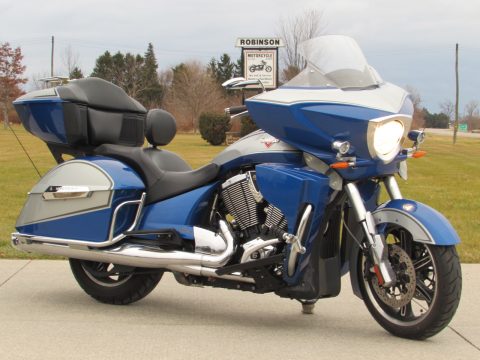 2014 Victory Cross Country Tour  - 106 Motor - Low 25,000 KM -  Heated Grips, New Tires