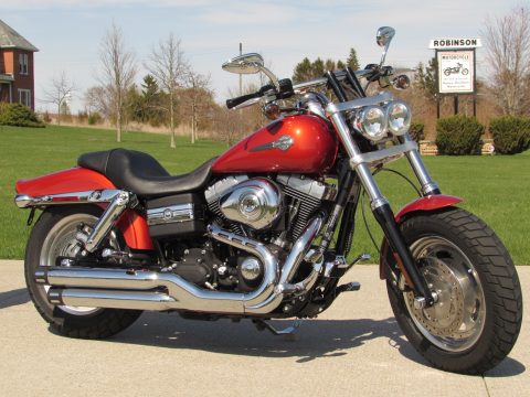 2011 Harley-Davidson Fat Bob  - $3,000 in Options - 10,400 KM - Mint Condtion - 2023 Warranty