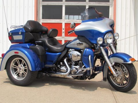 2010 Harley-Davidson Tri Glide FLHTCUTG   - $4,000 in Customizing - 40,000 miles - Brand New Tires