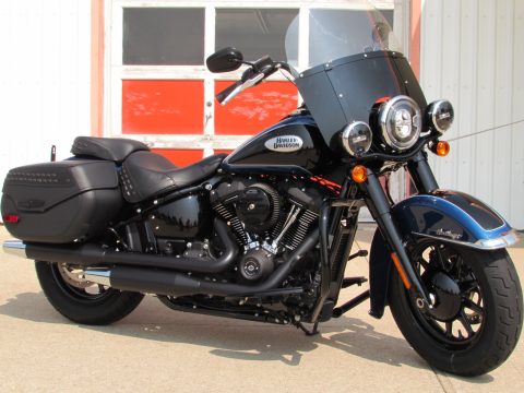 2022 Harley-Davidson Heritage Classic FLHCS 114ci  - 2,000 KM - $60 Week - H-D Reef Blue Paint