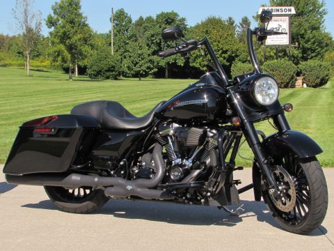 2017 Harley-Davidson Road King Special  - $6,000 in Extras - Blacked out - Big 107 Motor