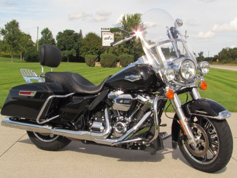 2018 Harley-Davidson Road King FLHR   - $6,000 in Options, 14,600 KM