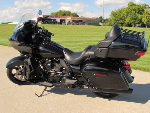 2020 Harley-Davidson Road Glide LIMITED  - Low 1,500 Miles - Complete Black Package