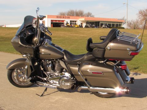 2018 Harley-Davidson Road Glide ULTRA FLTRU  - $17,000 in Extras - 1 Owner - $75 Week