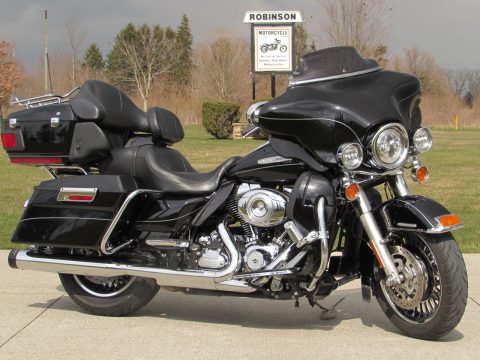 2012 Harley-Davidson Ultra Limited FLHTK   - $5,000 in Extras - 48,000 KM - Bluetooth, Cruise