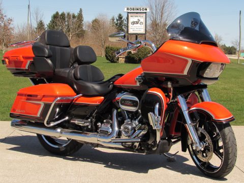 2022 Harley-Davidson CVO Road Glide LIMITED  117 - 29,000 KM - MINT Condition